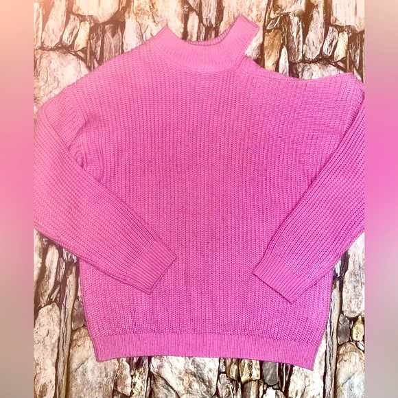 Forever 21 Cold shoulder sweater - Picture 2 of 5